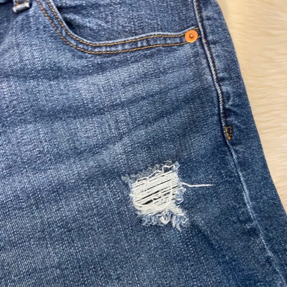 Gap Perfect Distressed Shorts - Picture 2 of 5